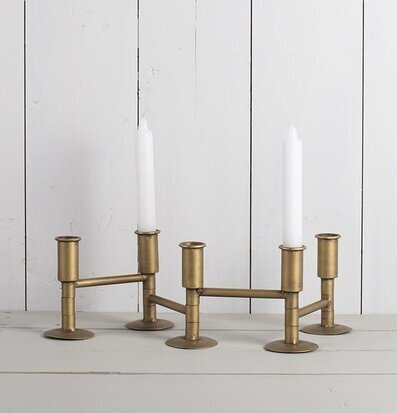 Bild av elegant gyllene ljusstake i vikbar design