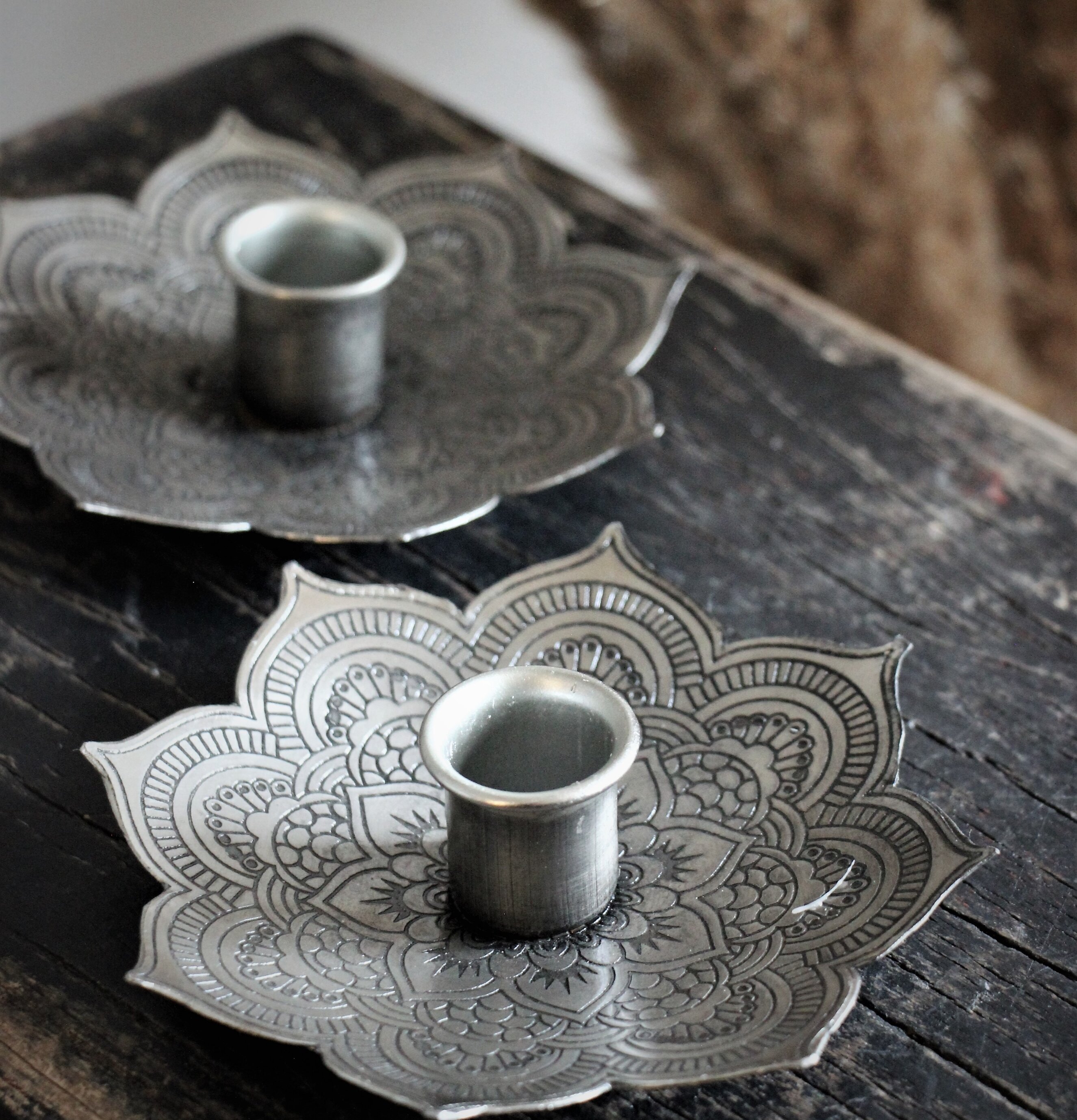 Bordsstake Mandala Antik Silver Ø 12 cm från Majas Cottage