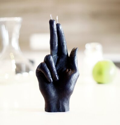 Bild av unik handformad ljuslykta i modern miljö