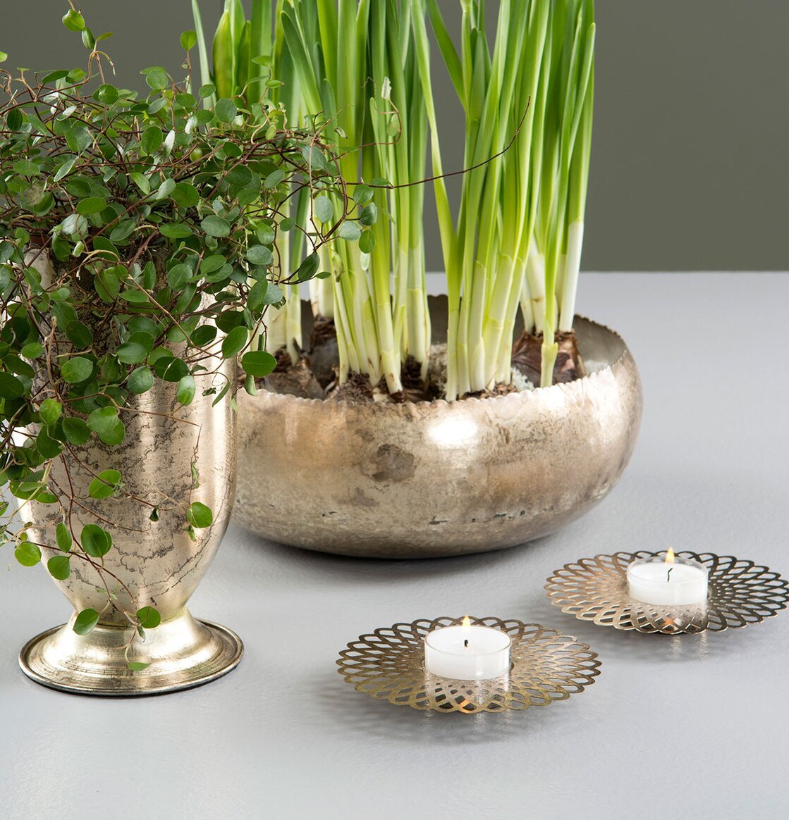 Ljushållare Doris Svart från A Lot Decoration på bord