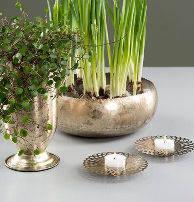 Bild av stilren och harmonisk ljuslyktsuppsättning