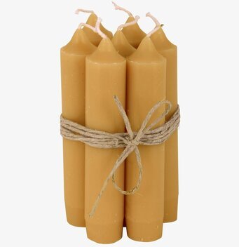 Bild av sex korta senapsgula stearinljus i grupp