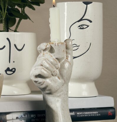 Bild av konstnärlig ljushållare med harmonisk design