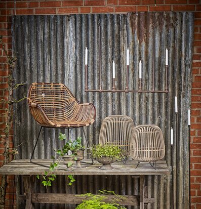 Bild av rustik och industriell miljö med takkrona