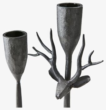 Bild av detaljrik ljusstake i mörkt metalliskt material