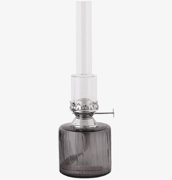 Bild av fotogenlampa med rökgrått glas och metallkupol