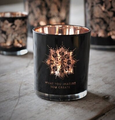 Ljuslykta Imagine - Majas Cottage på rustikt träbord