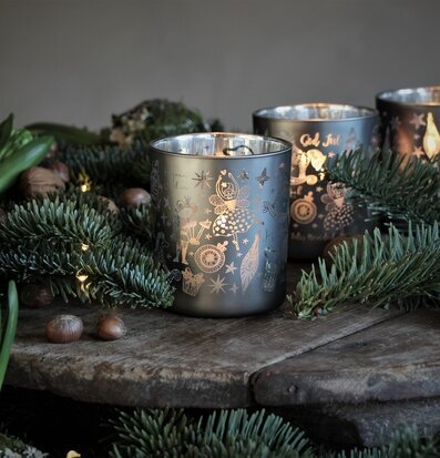 Ljuslykta Nötknäpparen Grå från Majas Cottage med julmotiv