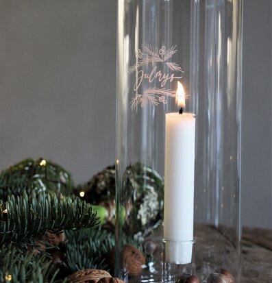 Ljuslykta Julmys från Majas Cottage med juldekorationer