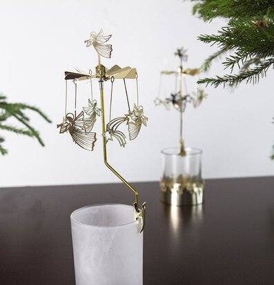 Bild av elegant ljuslykta med änglar och stjärnor