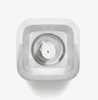 Bild av stilren och funktionell ljusstake i metall