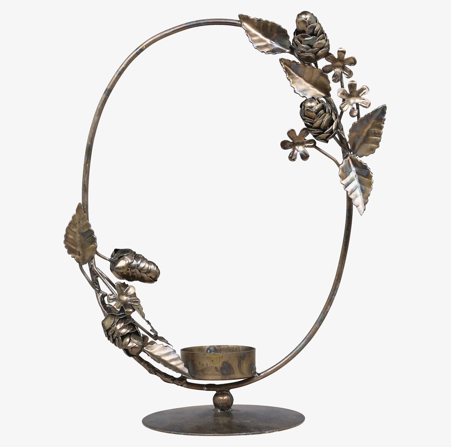 Stående Krans På Fot från Chic Antique med naturdetaljer