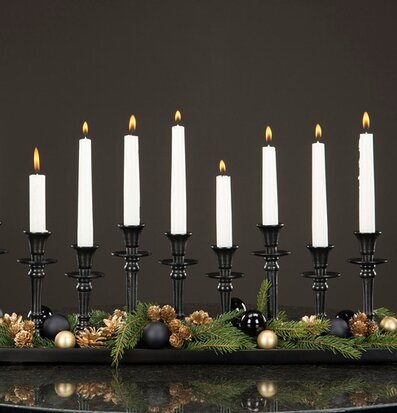 Bild av elegant ljusbricka med dekorativa ljusstakar