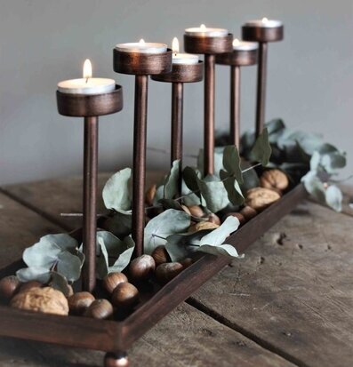 Bild av elegant ljushållare i antik mässingsfinish