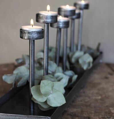 Bild av elegant ljushållare med antik silverdesign