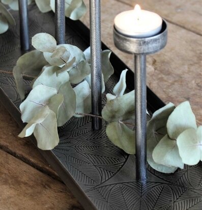 Foto av elegant ljushållare i antik silverfinish