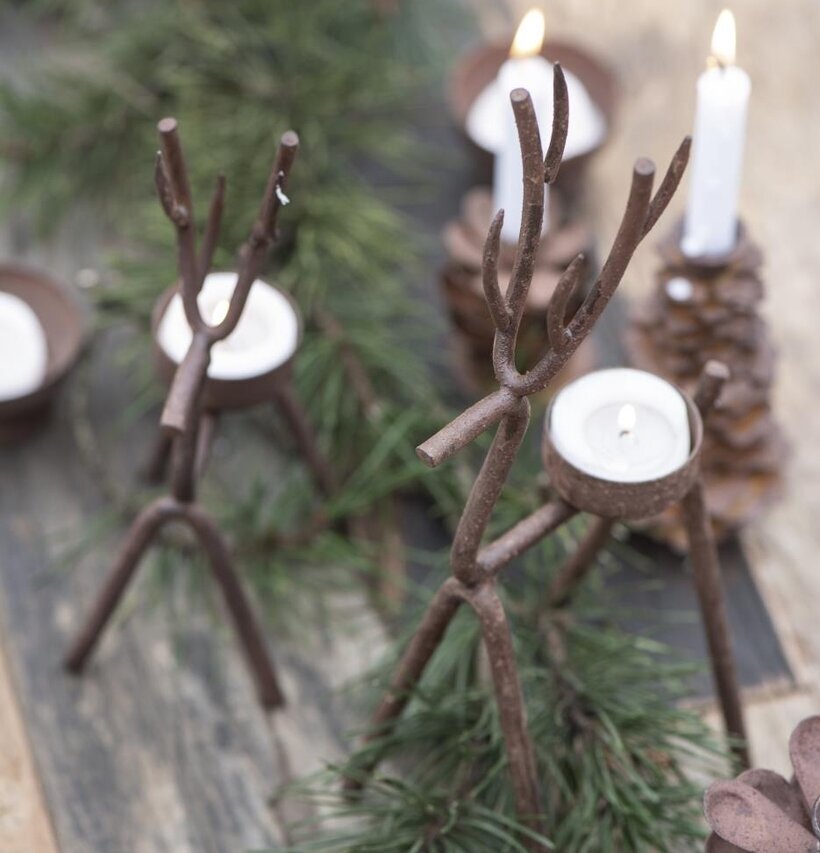 Bild av ljusstakar och dekorationer i skandinavisk stil