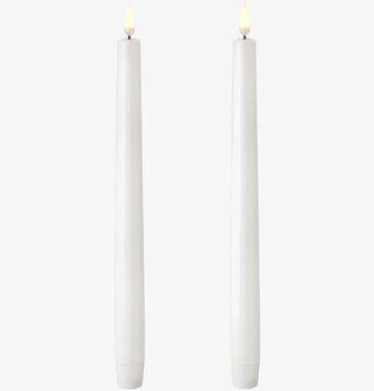 Bild av eleganta LED-kronljus i nordisk vit nyans