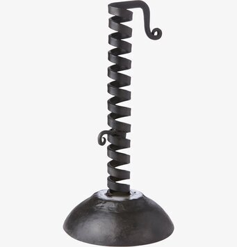 Foto av spiralformad ljusstake med industriell stil