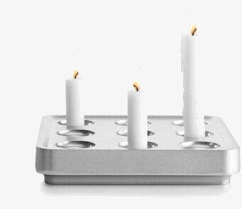 Bild av elegant och stilren ljuslykta i metall