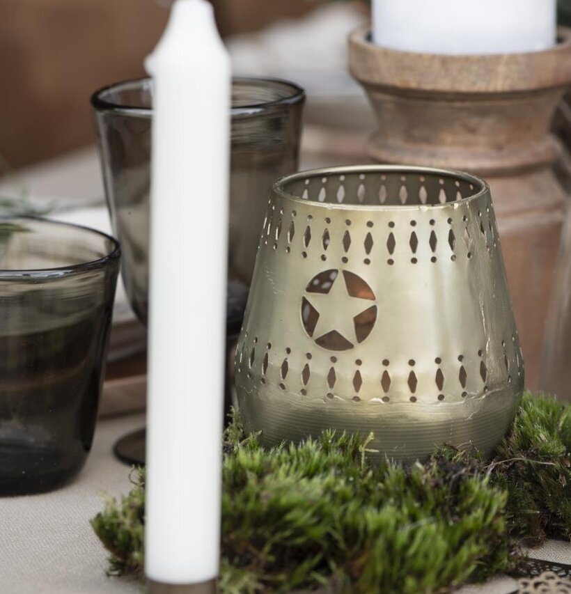 Lykta Guld Med Stjärnmönster från IB Laursen på bordet