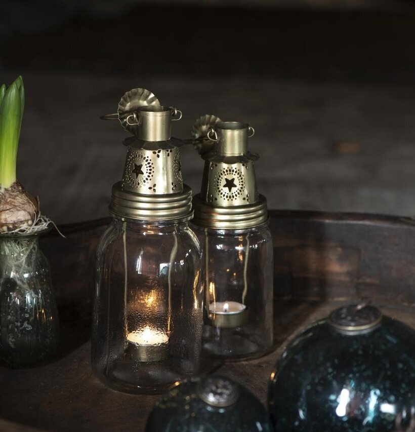 Hängande Ljuslykta Guld från IB Laursen på träbricka