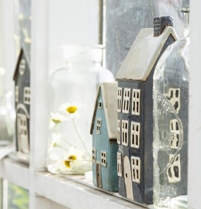 Ljuslykta Nyhavn Beige/Blue från IB Laursen på vit hylla