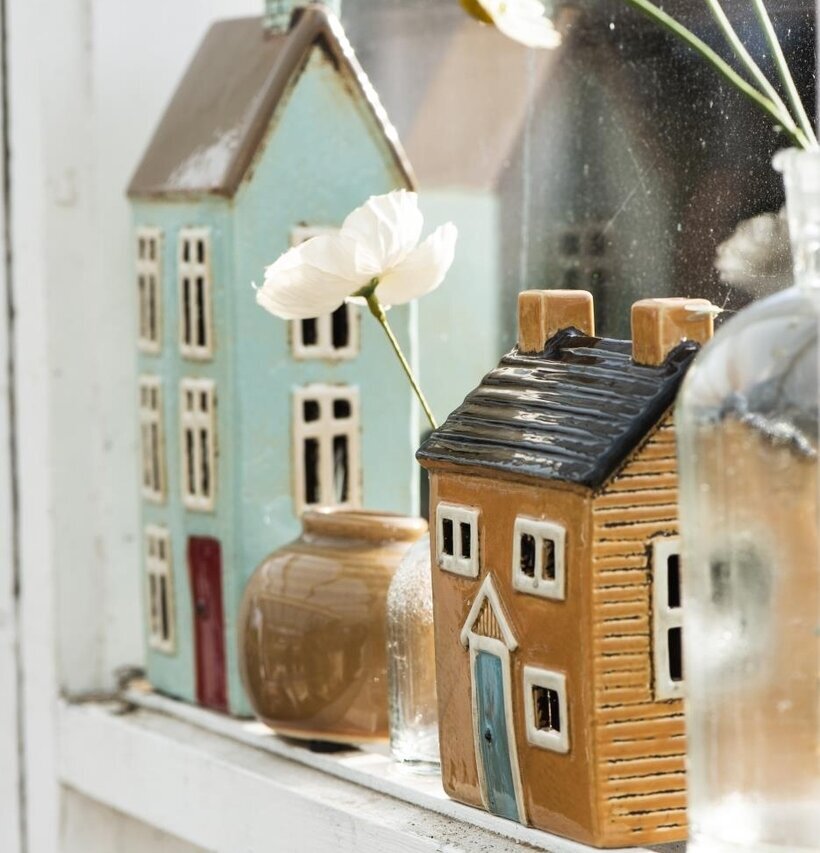 Ljuslykta Nyhavn Black Roof från IB Laursen på fönsterbräda