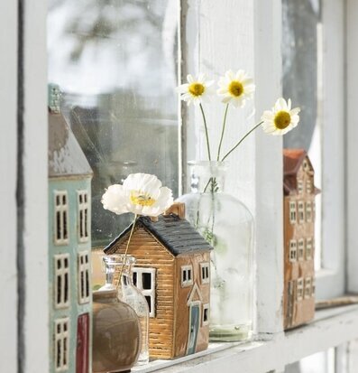 Ljuslykta Nyhavn Brown Roof från IB Laursen på fönsterbräda