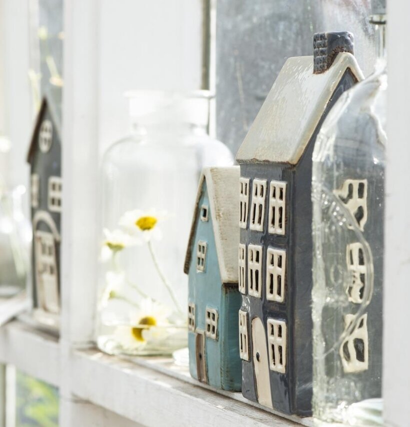 Ljuslykta Nyhavn Beige Roof från IB Laursen på fönsterbräda