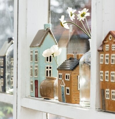 Ljuslykta Nyhavn Brown Roof från IB Laursen på fönsterbräda