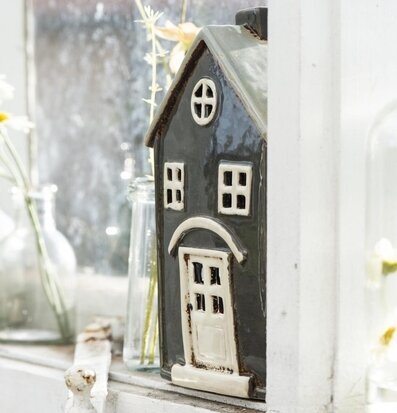 Ljuslykta Nyhavn Beige Roof från IB Laursen på fönsterbräda