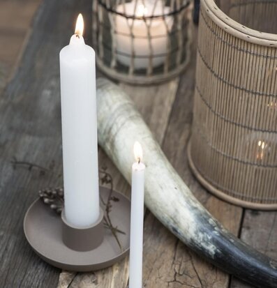 Bild av ljuslyktor och dekorativa element i harmoni