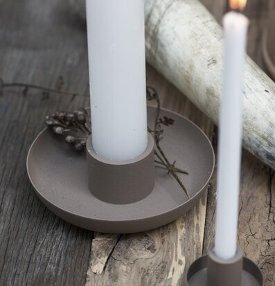 Bild av ljushållare i harmonisk och jordnära stil