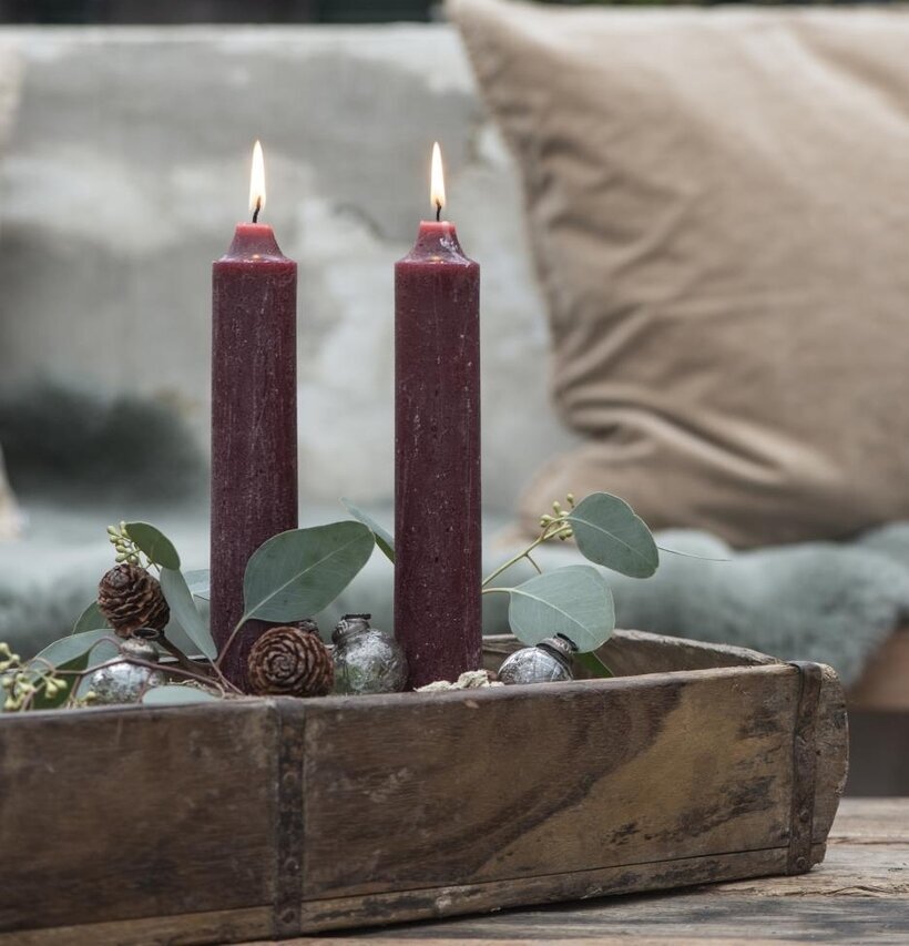 Bild av stämningsfullt ljusarrangemang i rustik stil