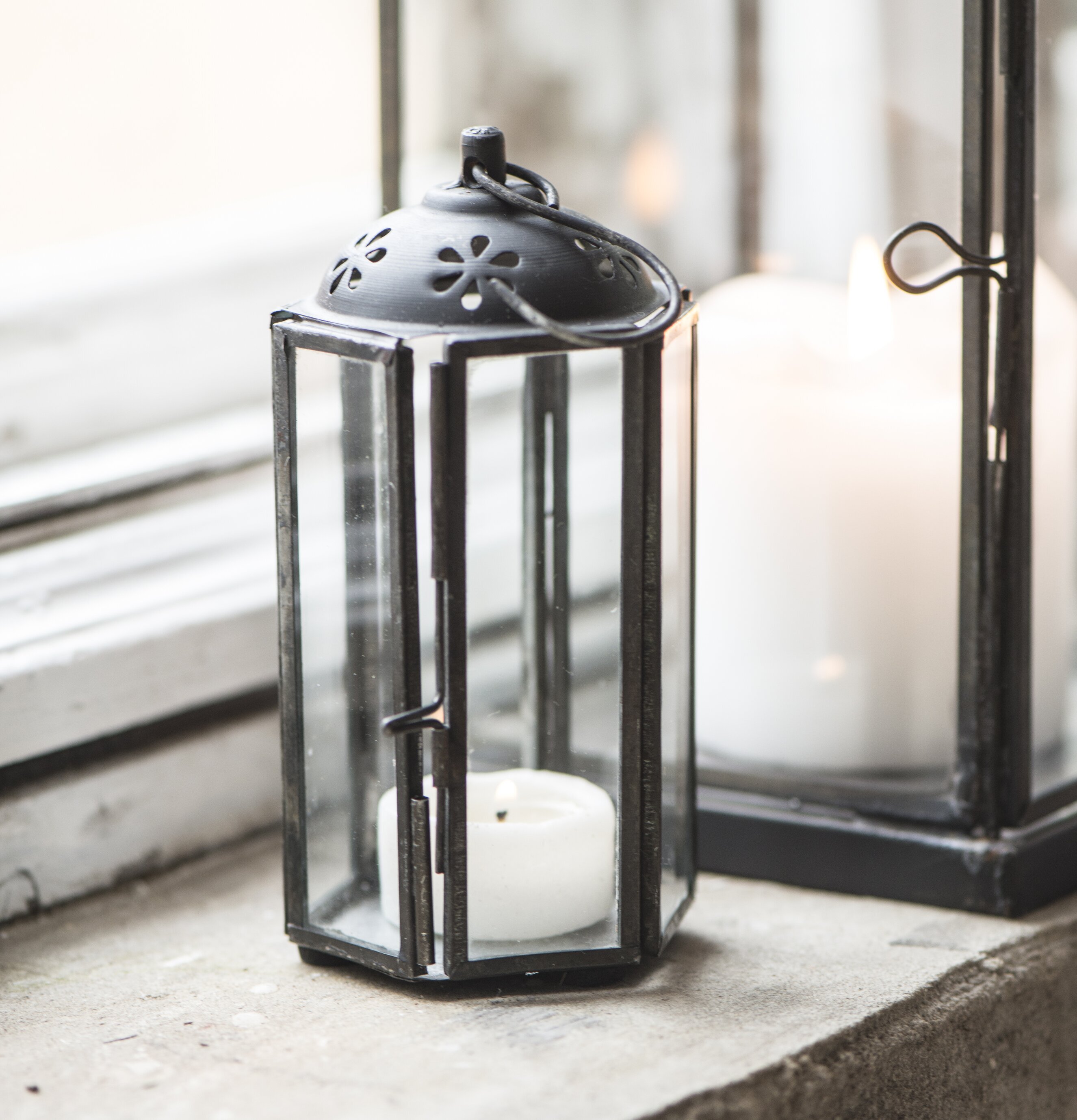 Lanterna Värmeljus Svart från IB Laursen på fönsterbräda