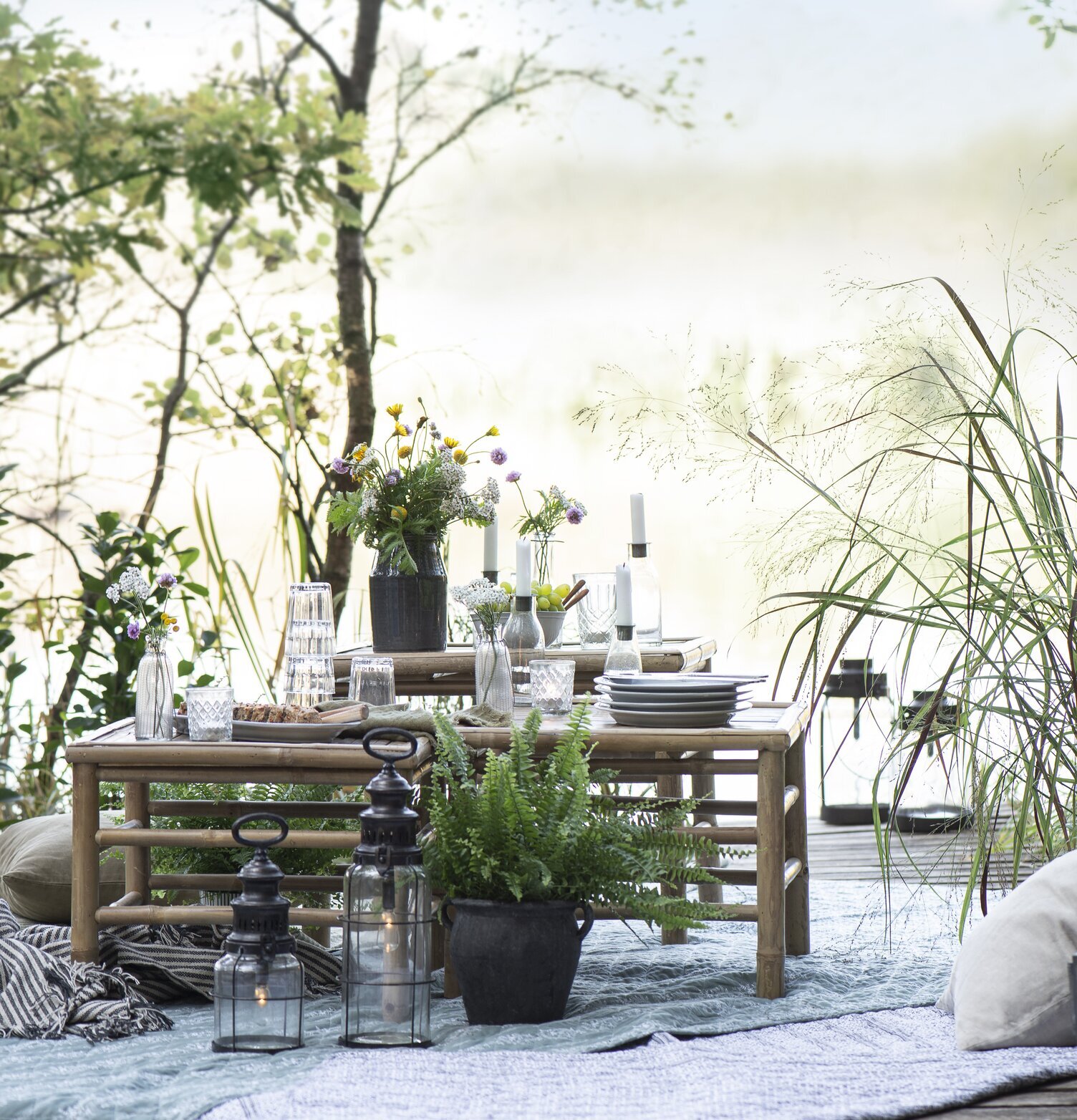 Lanterna LED Metall från IB Laursen på en inbjudande altan