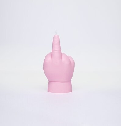 Bild av ljuslykta formad som en hand i rosa nyans