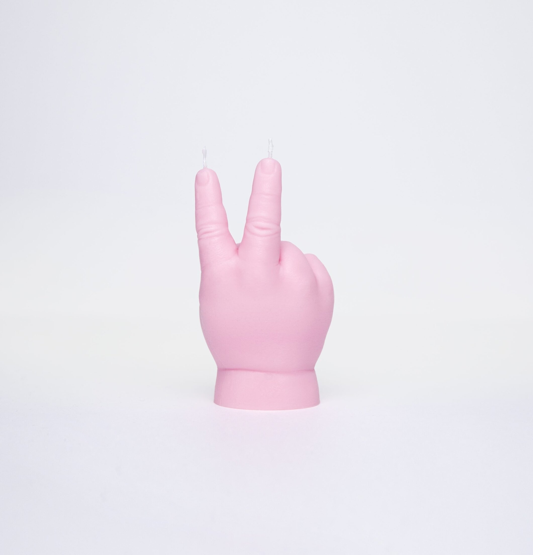 Bild av ljuslykta i form av rosa hand i fredsgest