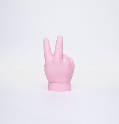 Bild av ljuslykta i form av rosa hand i fredsgest
