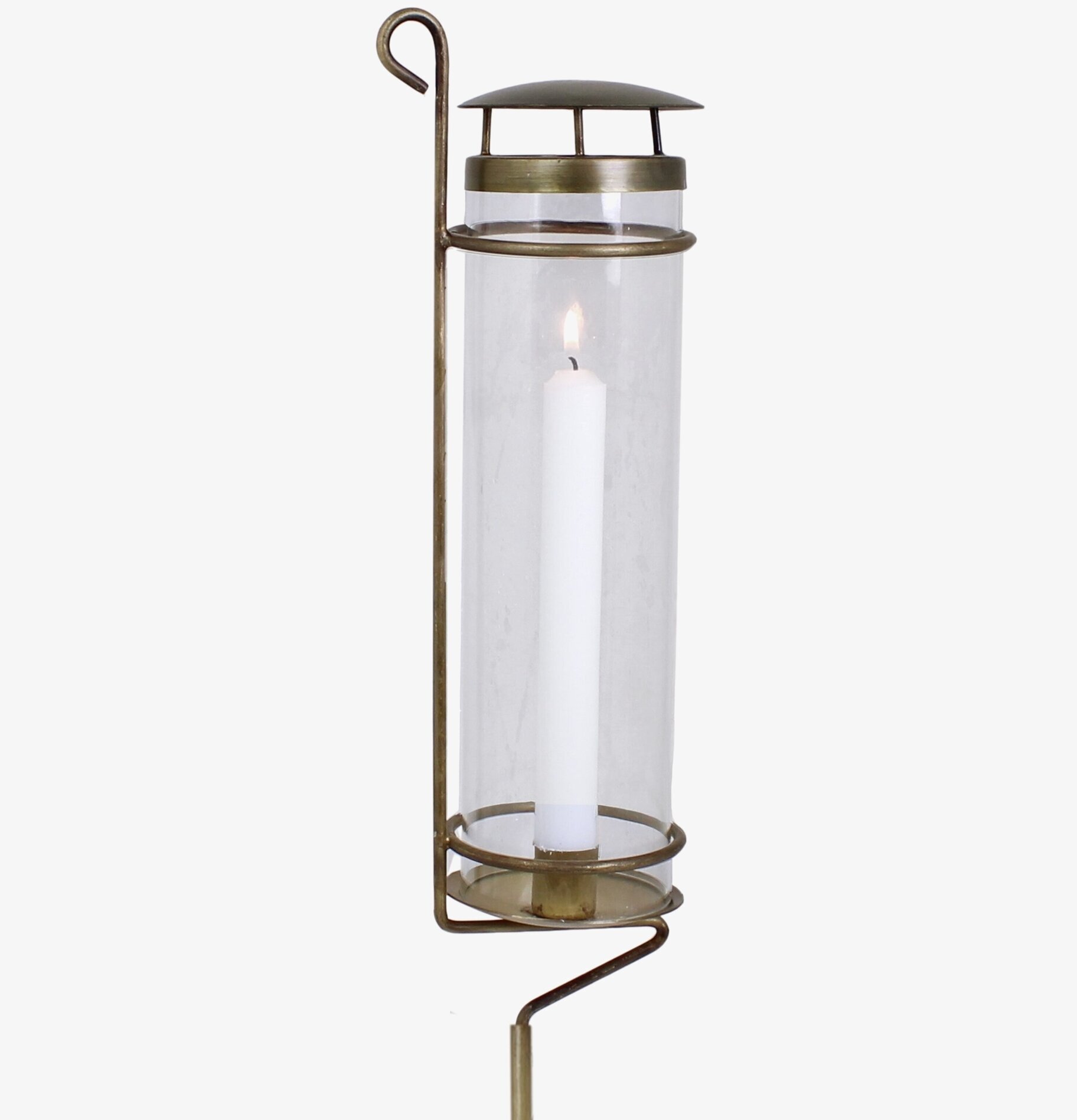 Bild av ljuslykta i antik mässing med glascylinder
