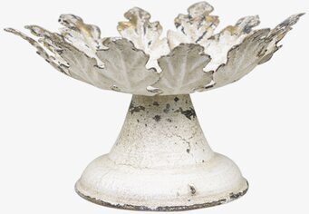 Foto av elegant ljusstake med bladmotiv och patina