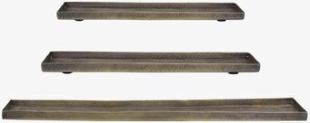 Foto av tre rektangulära fat i antik mässing