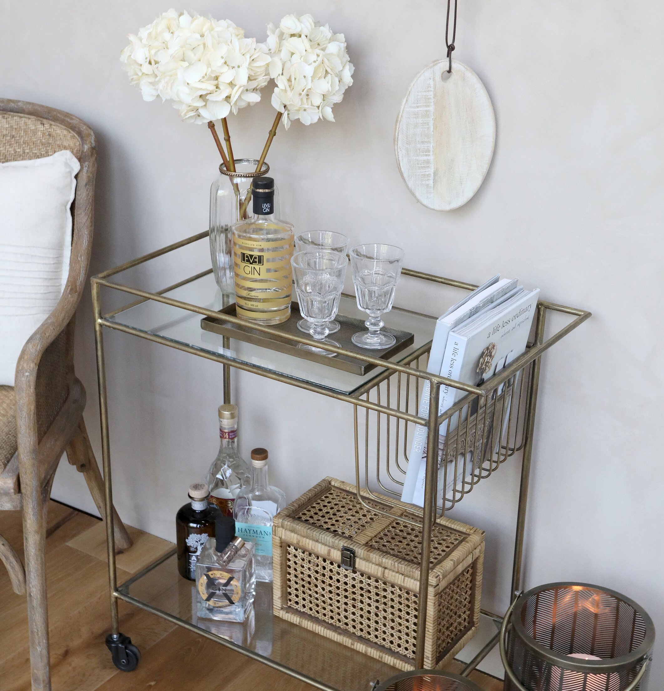 Fat Set/2 Antik Mässing från Chic Antique på vagn med dekor