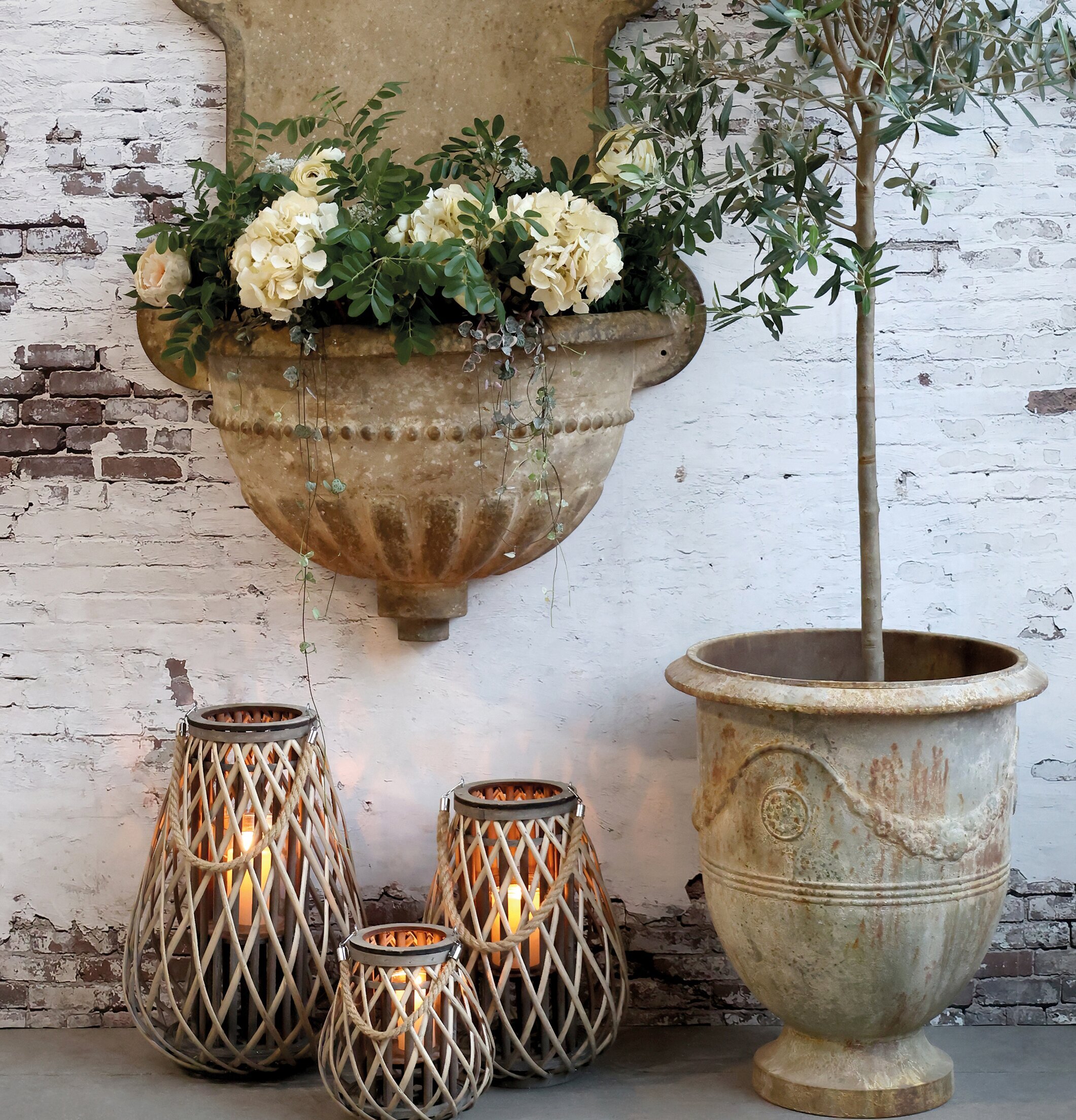 Lanterna Flätad Pil Stor från Chic Antique i rustik miljö