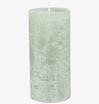 Bild av ett rustikt grönt blockljus med unik struktur