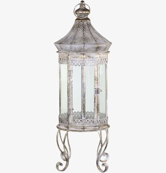 Bild av en elegant antik ljuslykta med glasdetaljer