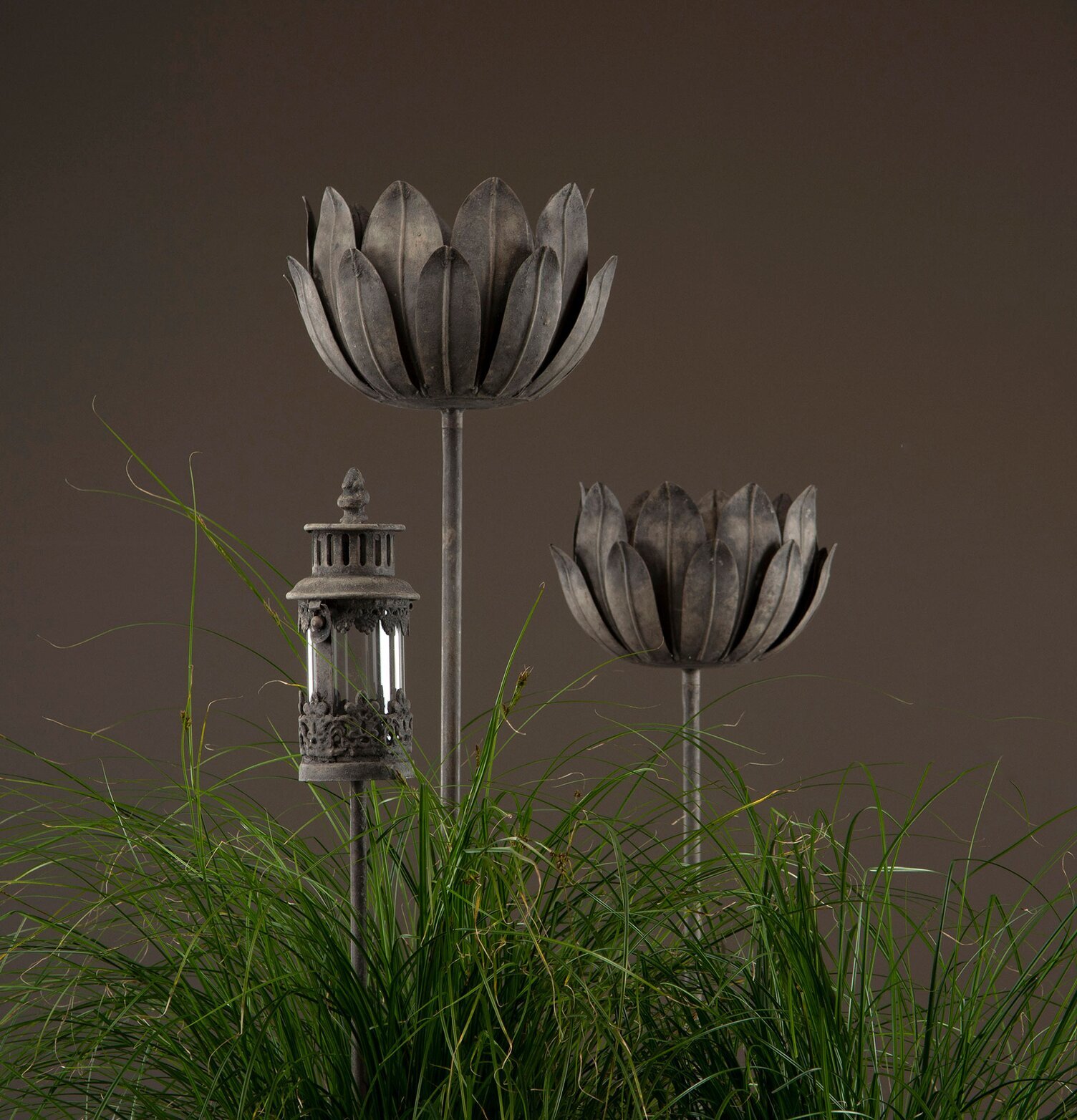 Lykta Petite 70 cm från A Lot Decoration i trädgårdsmiljö