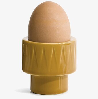 Bild av gul äggkopp med modern skandinavisk design