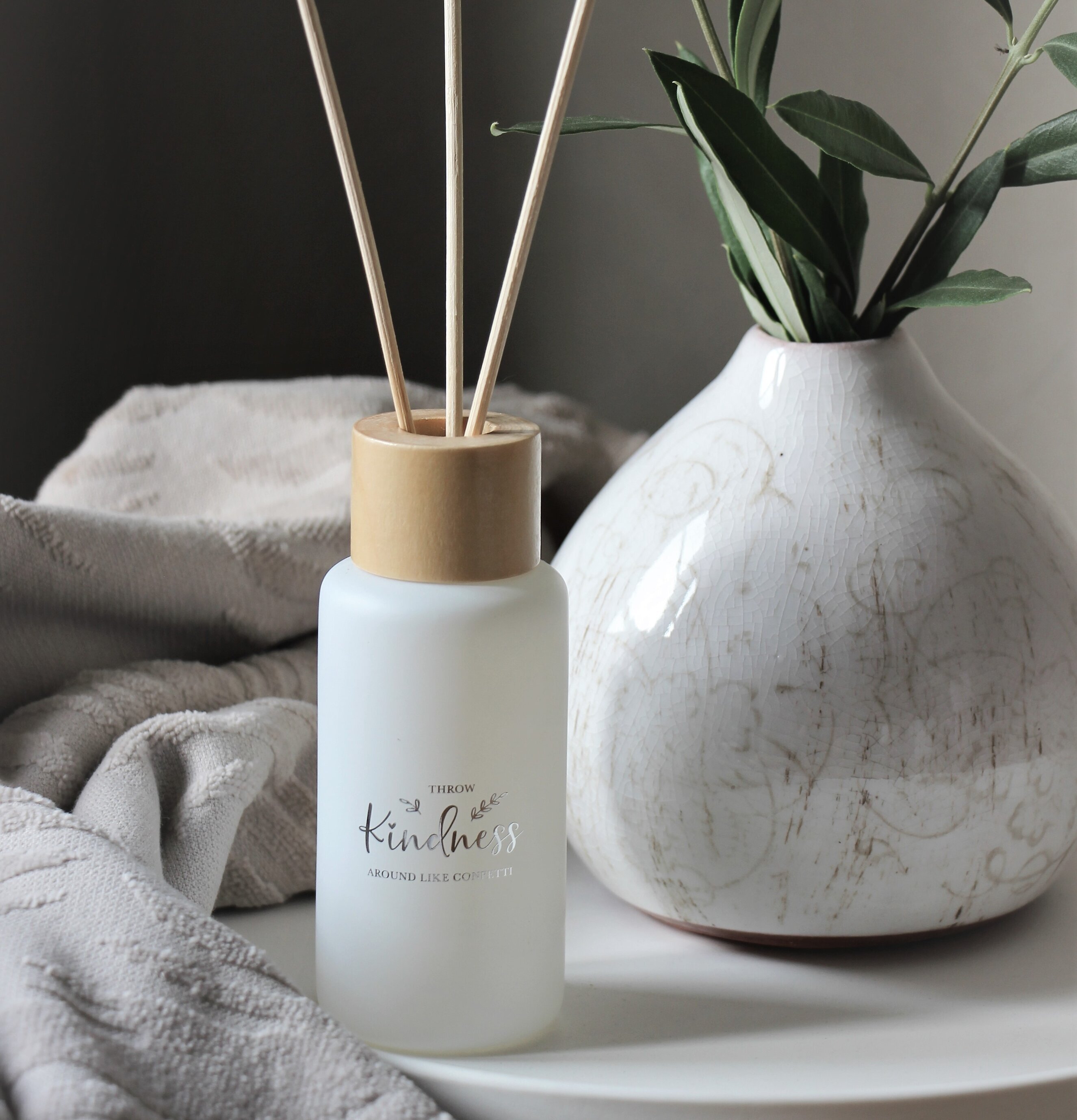 Doftpinnar Throw Kindness Around - Jasmine & Cucumber från Majas Cottage